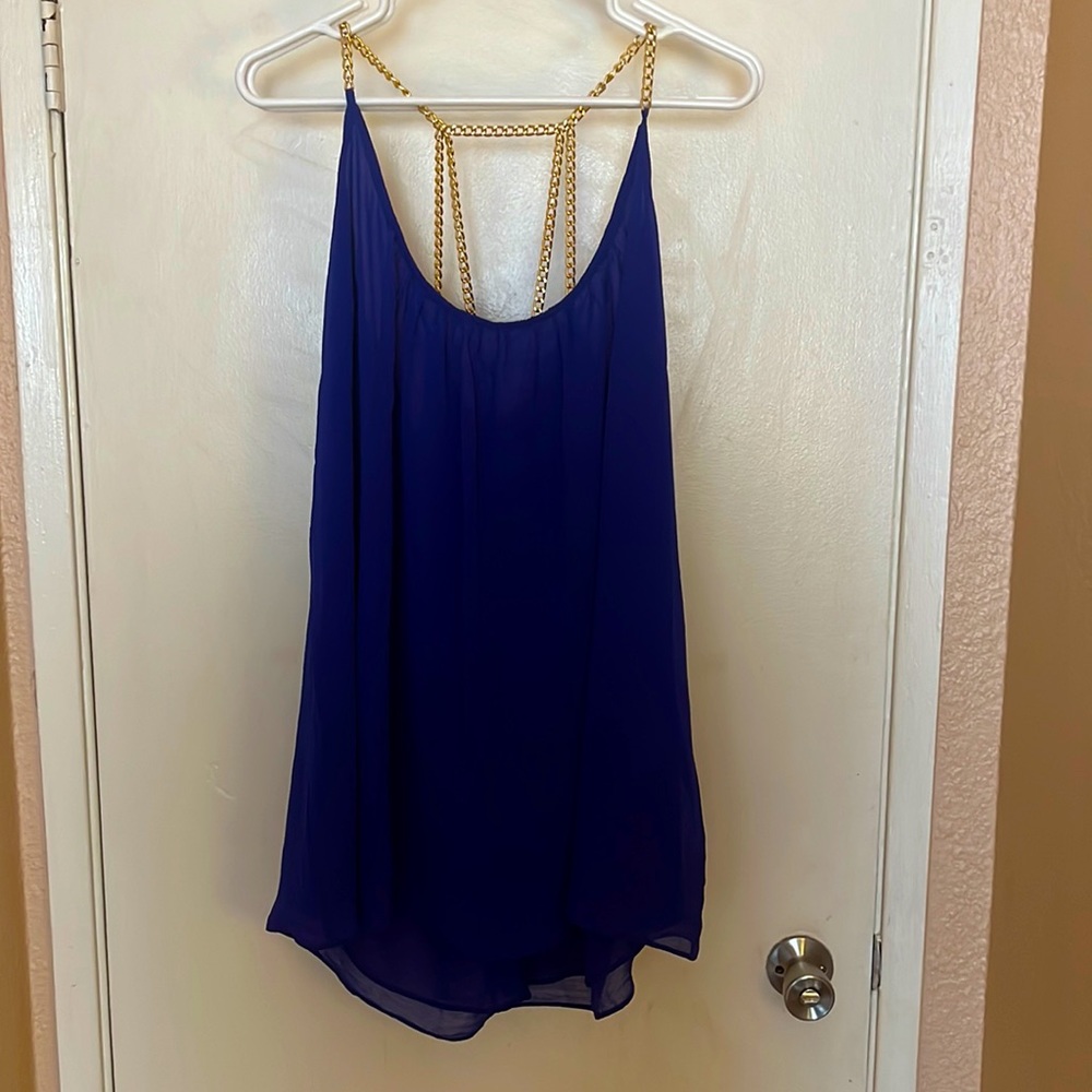 Gorgeous blue top with chain back!
